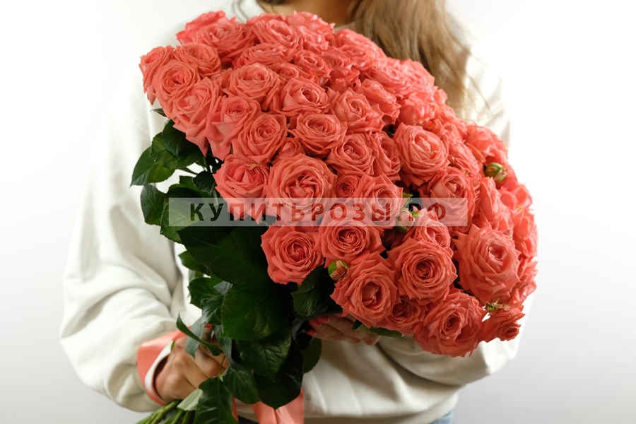 Букет роз Коралловые кустовые розы